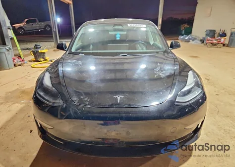 2021 Tesla Model 3 z USA, uszkodzony, nr VIN 5YJ3E1EC0MF947893